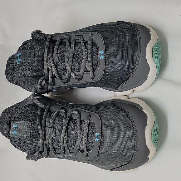 Under Armour Women's Micro G Assert Size 9. Lose material inside left shoe heel - Picture 4 of 13